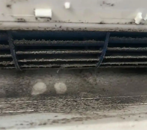 南票空调吹的风有股烧焦味是怎么回事